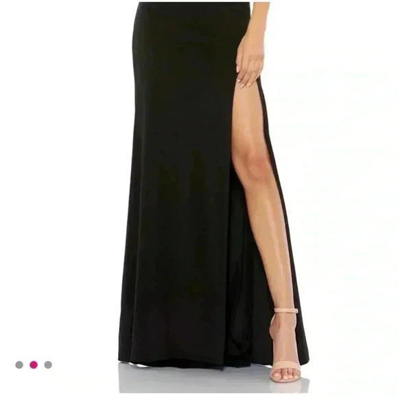 Mac Duggal  Long Black Gown Size 6 - Picture 3 of 9